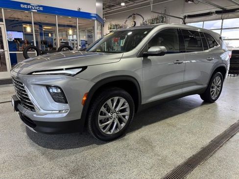 Used 2025 Buick Enclave Preferred image 4