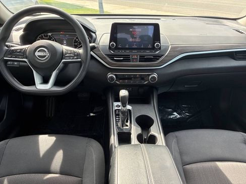 Used 2025 Nissan Altima 2.5 SV FWD image 9