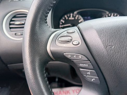 Used 2018 Nissan Pathfinder SL AWD/4WD image 32