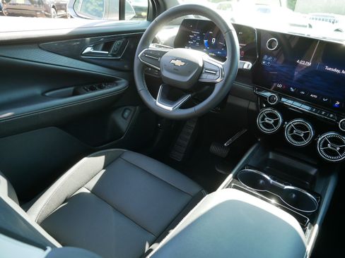 Used 2024 Chevrolet Blazer EV LT AWD/4WD image 9