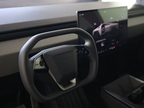 Used 2024 Tesla Cybertruck AWD Crew Cab image 20