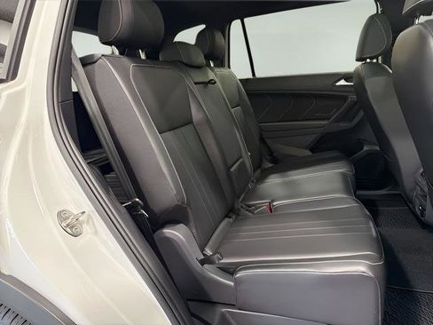 Used 2024 Volkswagen Tiguan SE R-Line FWD image 31