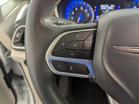 Used 2022 Chrysler Voyager LX image 21