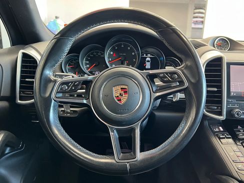 Used 2017 Porsche Cayenne AWD/4WD image 10