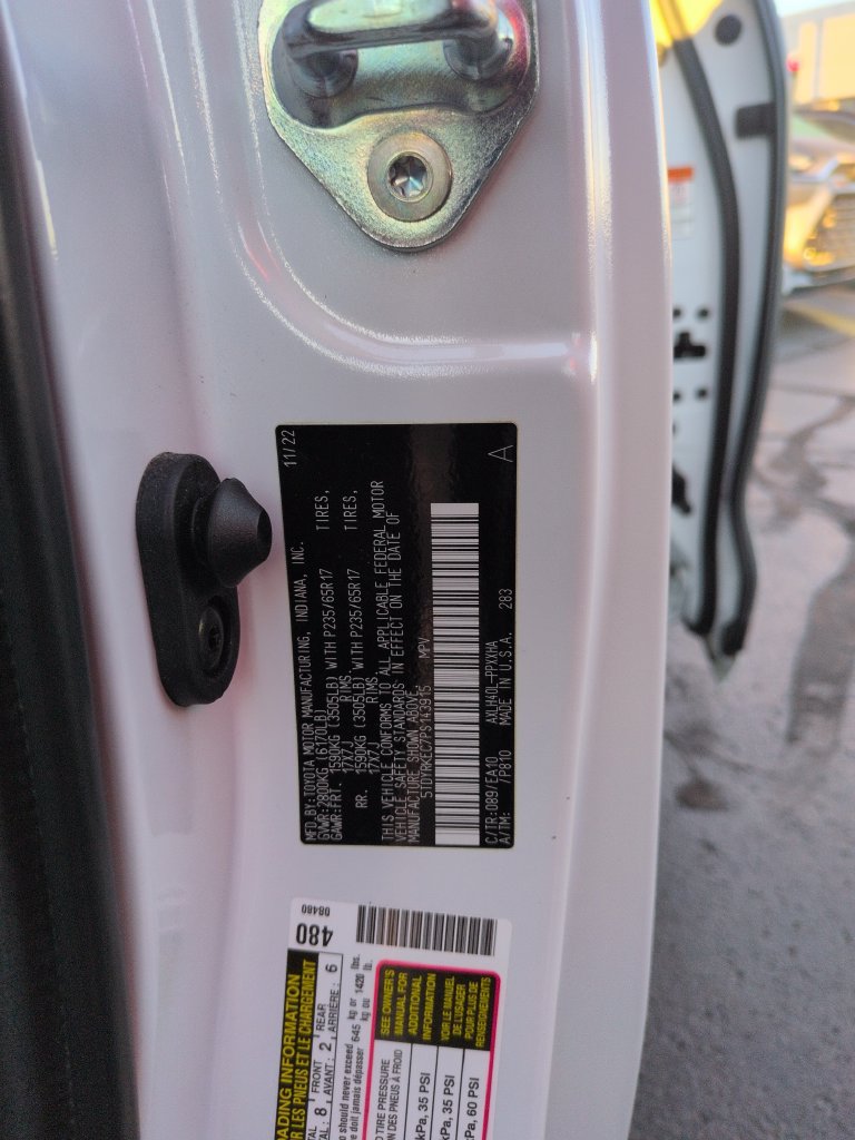 Certified 2023 Toyota Sienna XLE FWD image 29