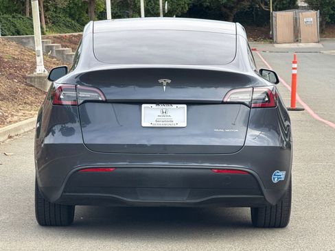 Used 2020 Tesla Model Y Long Range image 9
