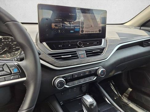 Used 2024 Nissan Altima 2.5 SV w/ SV Premium Package FWD image 13