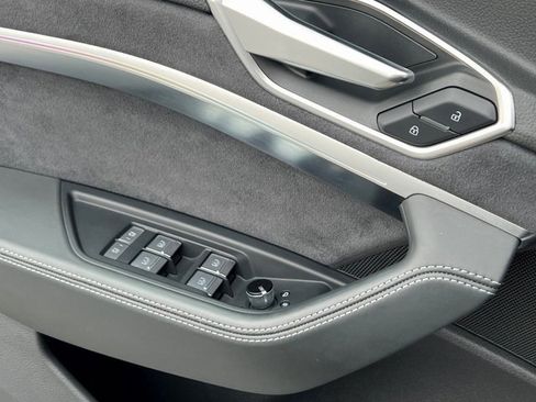Certified 2023 Audi e-tron S Premium Plus image 38