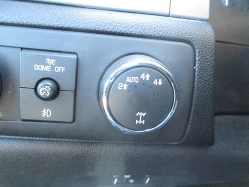 Used 2012 Chevrolet Suburban LT image 23