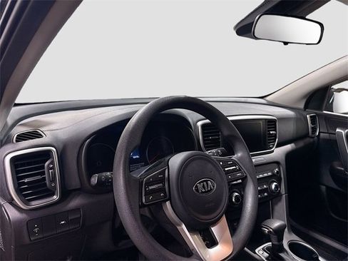 Used 2020 Kia Sportage LX image 11