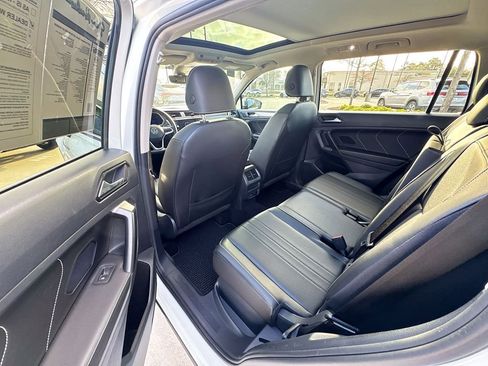Used 2023 Volkswagen Tiguan SE image 32