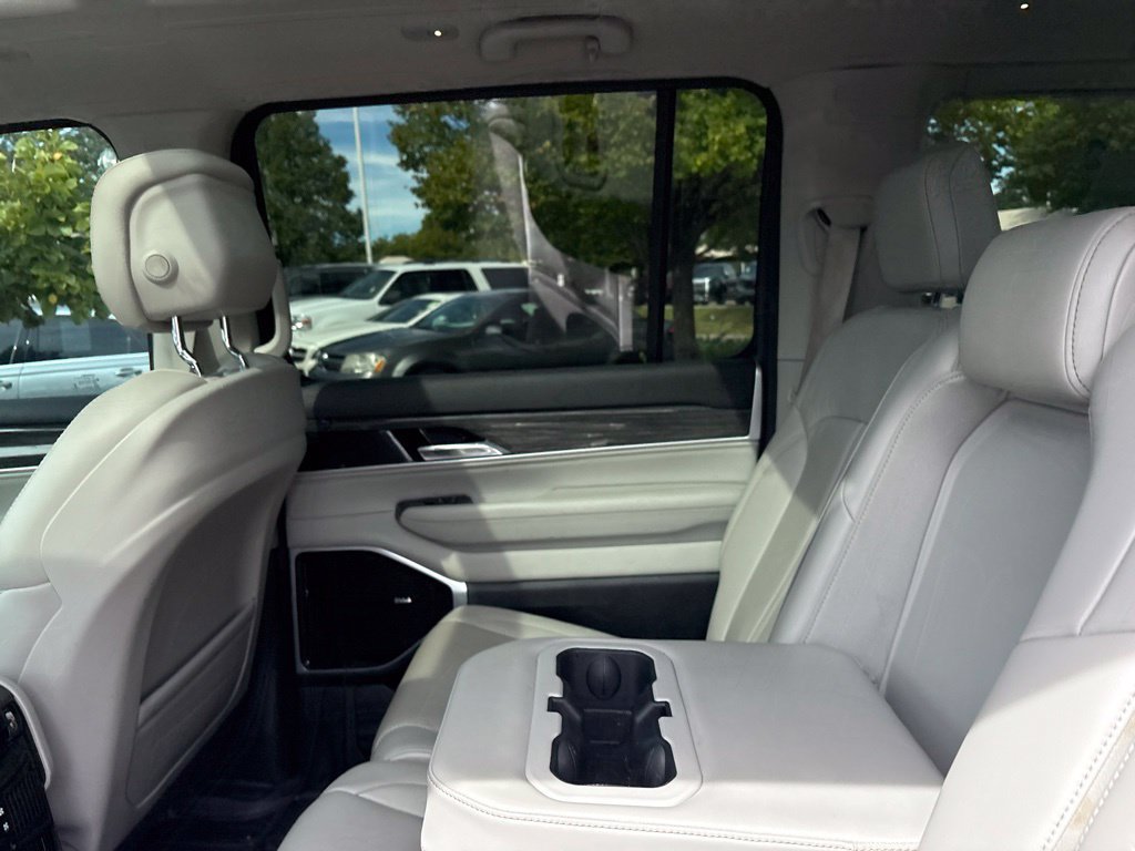 Used 2022 Jeep Wagoneer Series III w/ Premium Group I AWD/4WD image 20