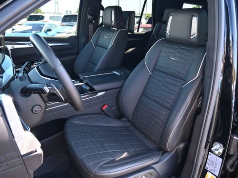 Used 2025 Cadillac Escalade V image 8