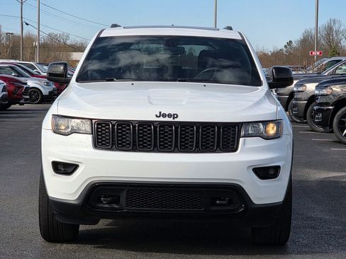 Used 2018 Jeep Grand Cherokee Laredo image 3