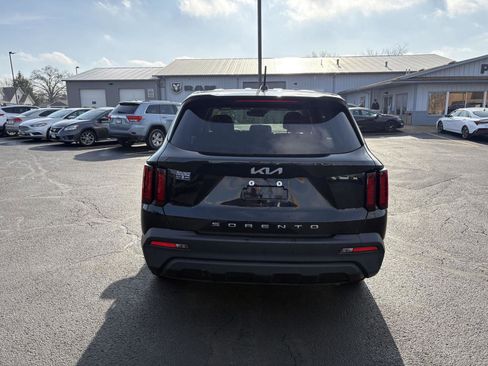 Used 2022 Kia Sorento LX image 7