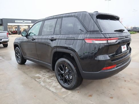 New 2025 Jeep Grand Cherokee Altitude image 23