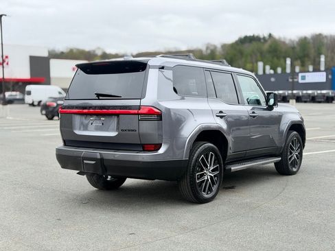 Used 2024 Lexus GX 550 w/ Accessory Package (Z1) AWD/4WD image 7