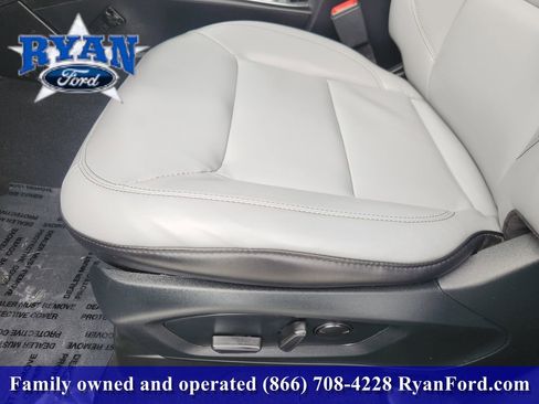 Used 2021 Ford Explorer XLT w/ Equipment Group 202A image 18