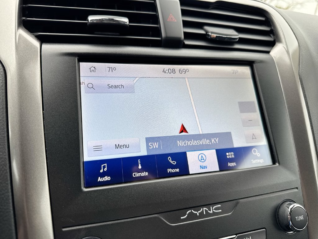 Used 2020 Ford Fusion SE FWD image 15