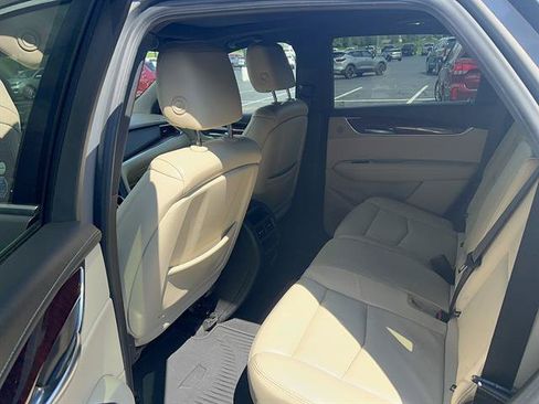 Used 2018 Cadillac XT5 Luxury w/ Driver Awareness Package AWD/4WD image 15