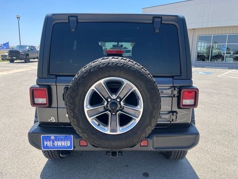 Used 2019 Jeep Wrangler Unlimited Sahara AWD/4WD image 4