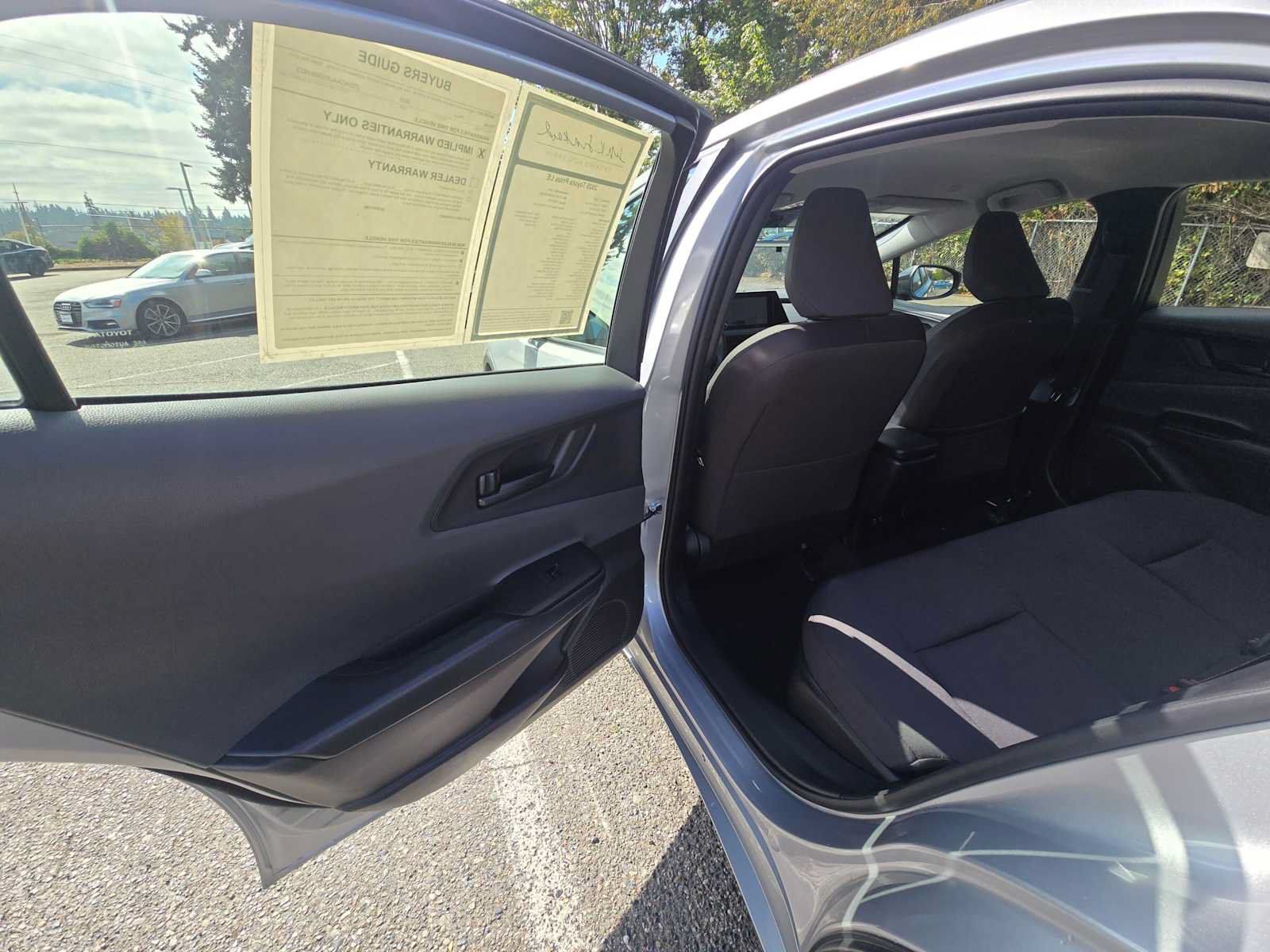 Certified 2025 Toyota Prius LE FWD image 15