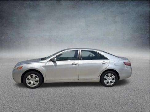 Used 2009 Toyota Camry LE FWD image 6