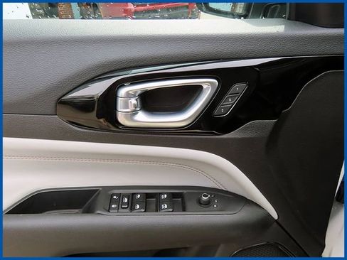 Used 2025 Jeep Compass Limited w/ Elite Group image 12