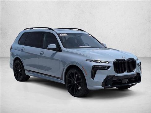 Used 2024 BMW X7 xDrive40i w/ M Sport Package AWD/4WD image 3