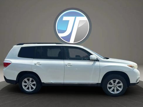 Used 2012 Toyota Highlander SE w/ Tow Pkg FWD image 4