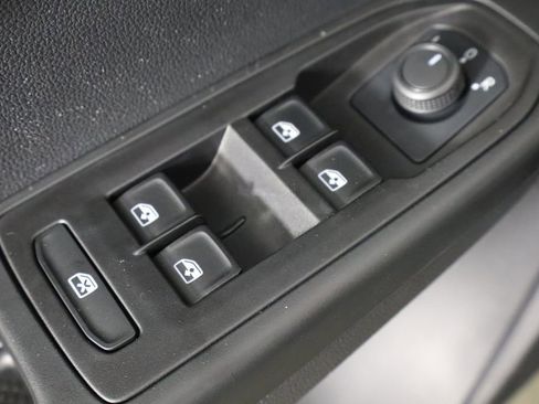 Used 2022 Volkswagen Taos S image 22