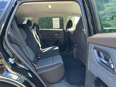 Certified 2023 Nissan Rogue SV image 23