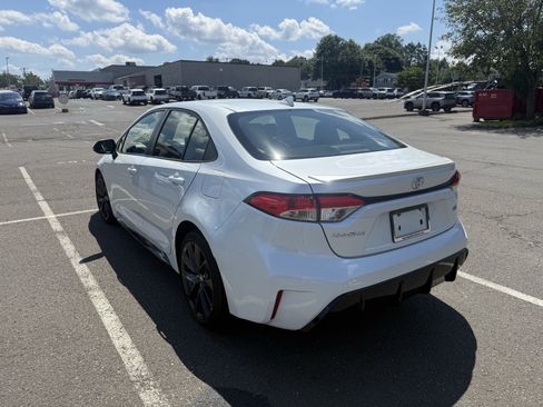 Used 2023 Toyota Corolla SE FWD image 5
