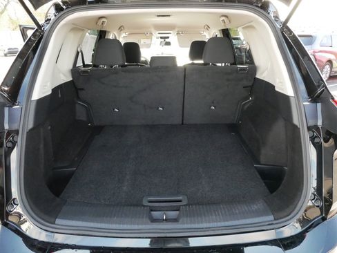 Used 2024 Nissan Rogue S AWD/4WD image 18