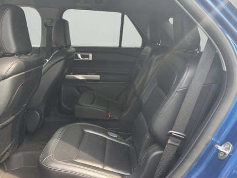 Used 2020 Ford Explorer XLT w/ Equipment Group 202A AWD/4WD image 18