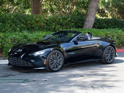Used 2023 Aston Martin V8 Vantage image 2
