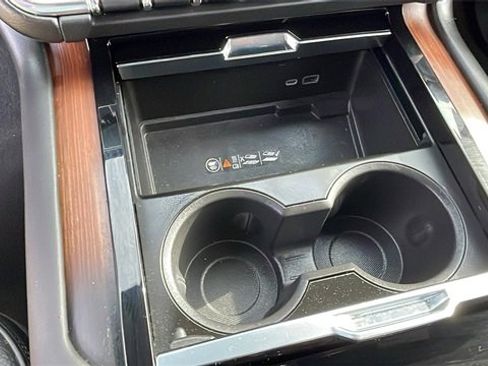 Used 2025 GMC Yukon XL Denali image 17