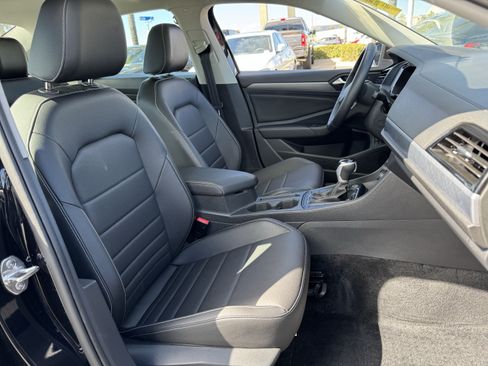 Used 2024 Volkswagen Jetta SE FWD image 32
