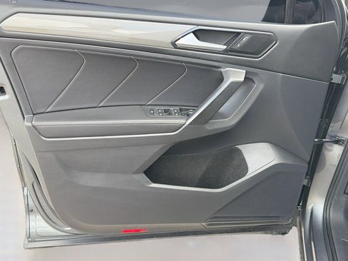 Used 2022 Volkswagen Tiguan SE image 22