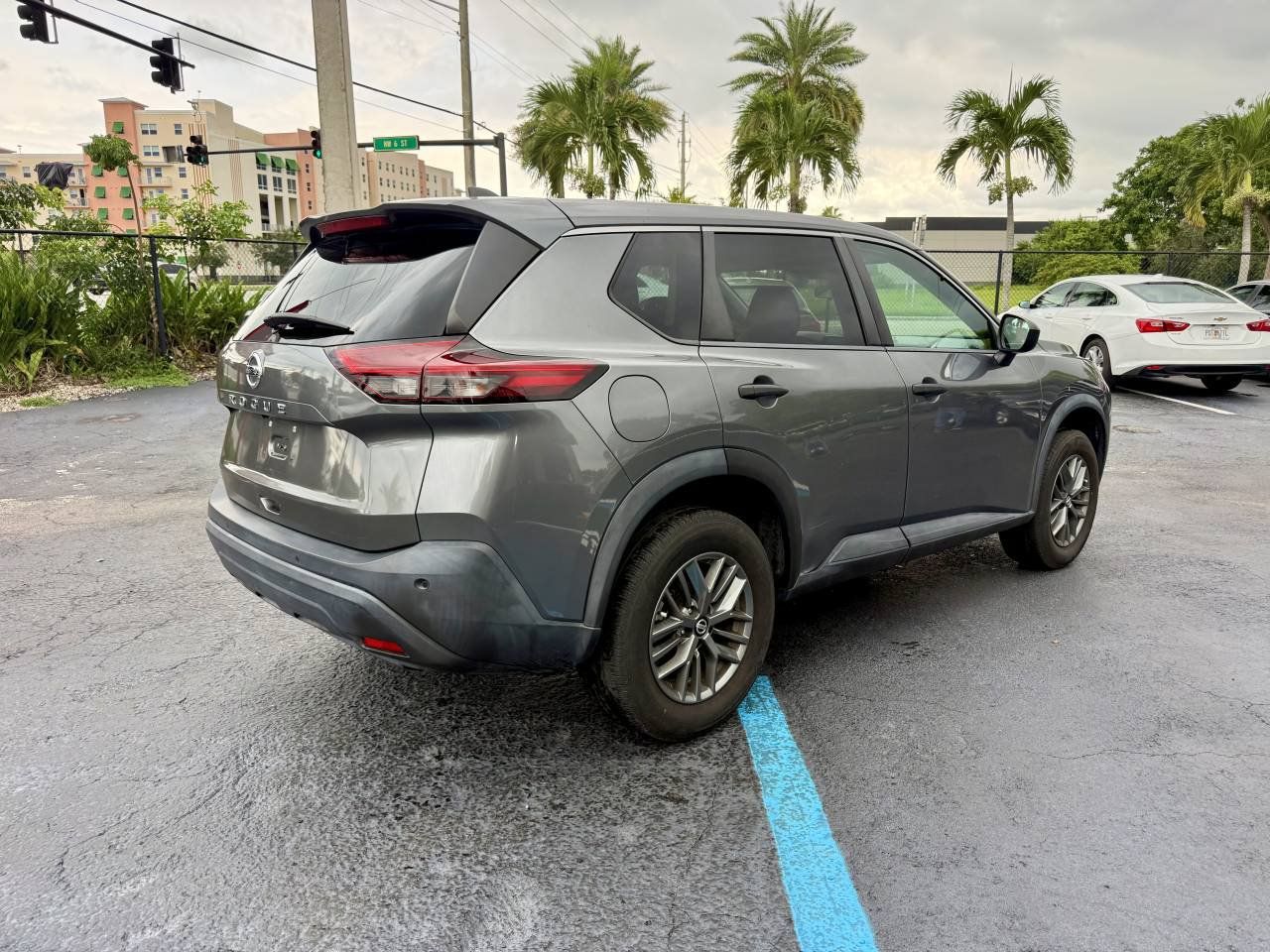 Used 2021 Nissan Rogue S FWD image 3