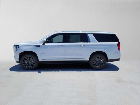 Used 2024 GMC Yukon XL Denali AWD/4WD image 6