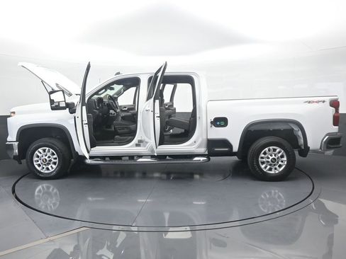 Used 2024 Chevrolet Silverado 2500 LT w/ Convenience Package image 78