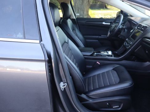 Used 2018 Ford Fusion SE w/ Equipment Group 201A FWD image 22