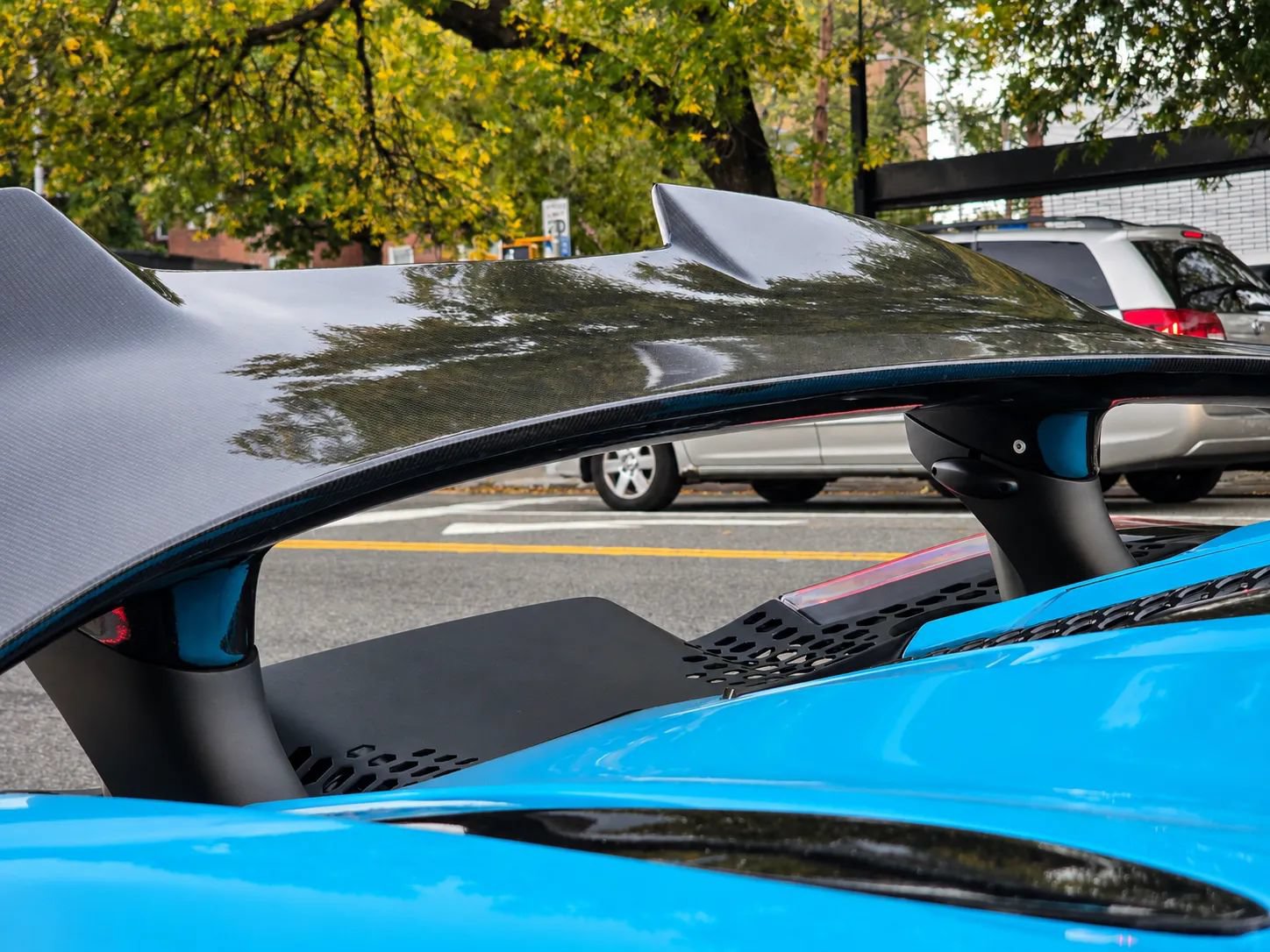 Used 2019 McLaren 720S RWD image 19