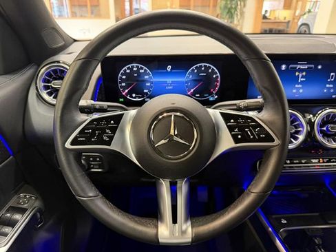 Used 2025 Mercedes-Benz GLB 250 image 12