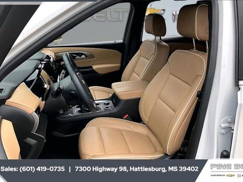 Used 2023 Chevrolet Traverse Premier image 18