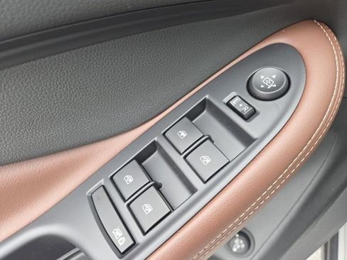 Used 2017 Buick Envision Essence image 9