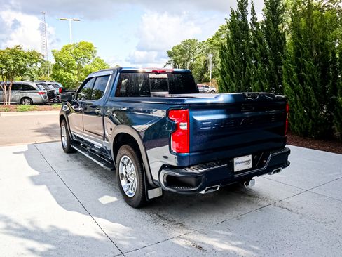 Used 2023 Chevrolet Silverado 1500 High Country w/ Technology Package AWD/4WD image 8