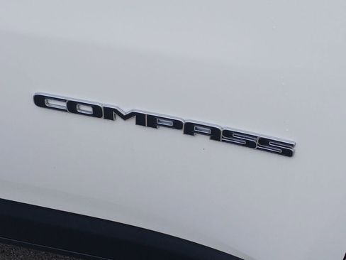 Used 2018 Jeep Compass Latitude w/ Cold Weather Group AWD/4WD image 27