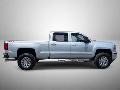 Used 2018 Chevrolet Silverado 2500 LT AWD/4WD image 2